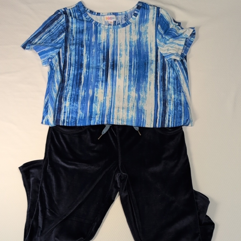 LuLaRoe Blue Striped Top with Comfy Navy Blue Capri Pants Outfit